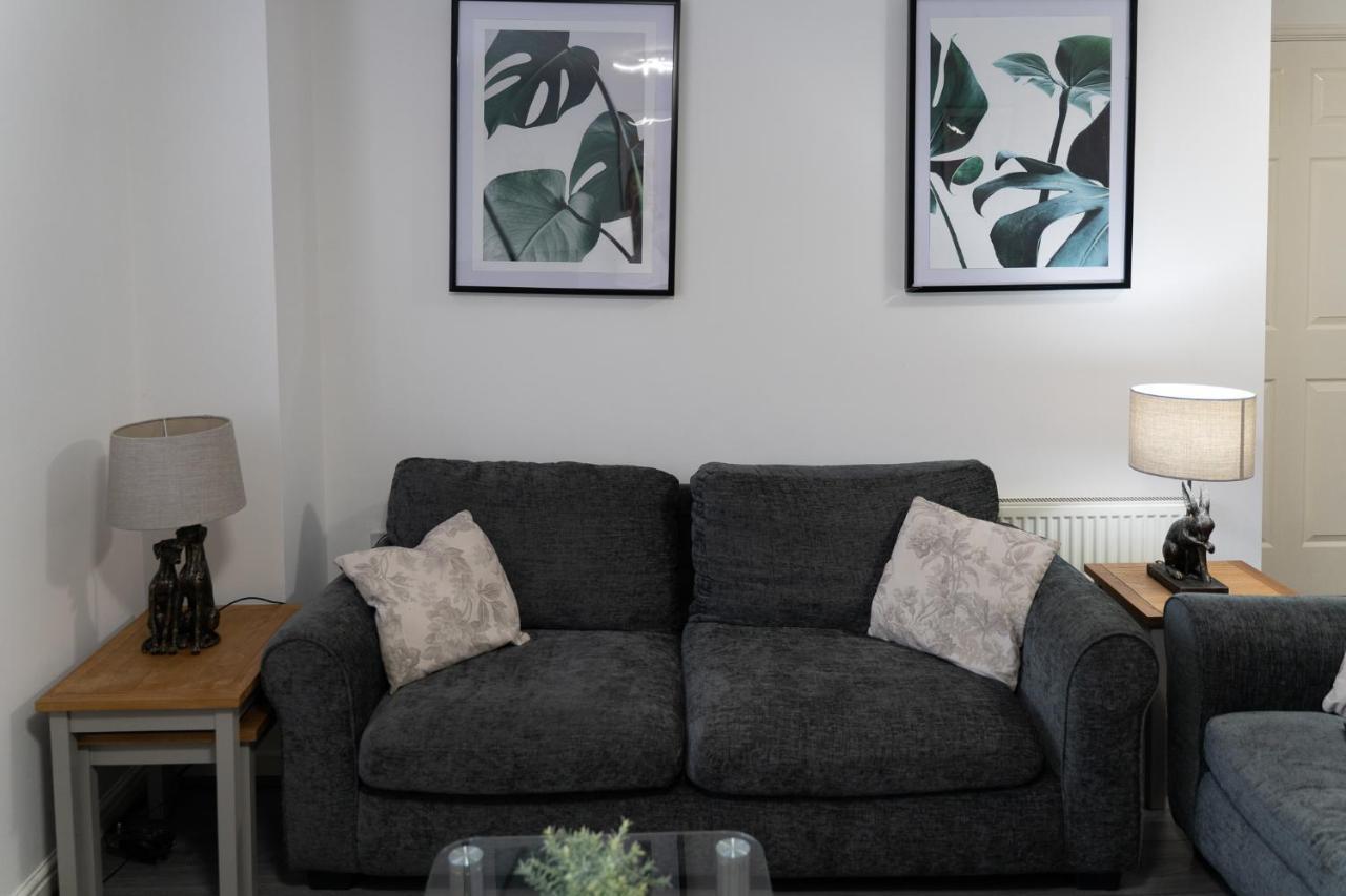 3 Smart Tvs, Sleeps 3, Van Parking, Fast Wifi Corby Exterior photo